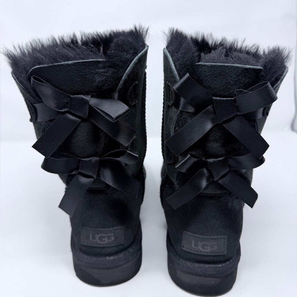 UGG Bailey Bow ll Boots, Sz 9